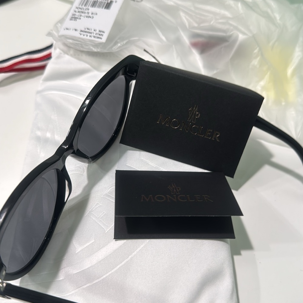 Moncler 55MM Cat Eye Sunglasses Black - Picture 10 of 12